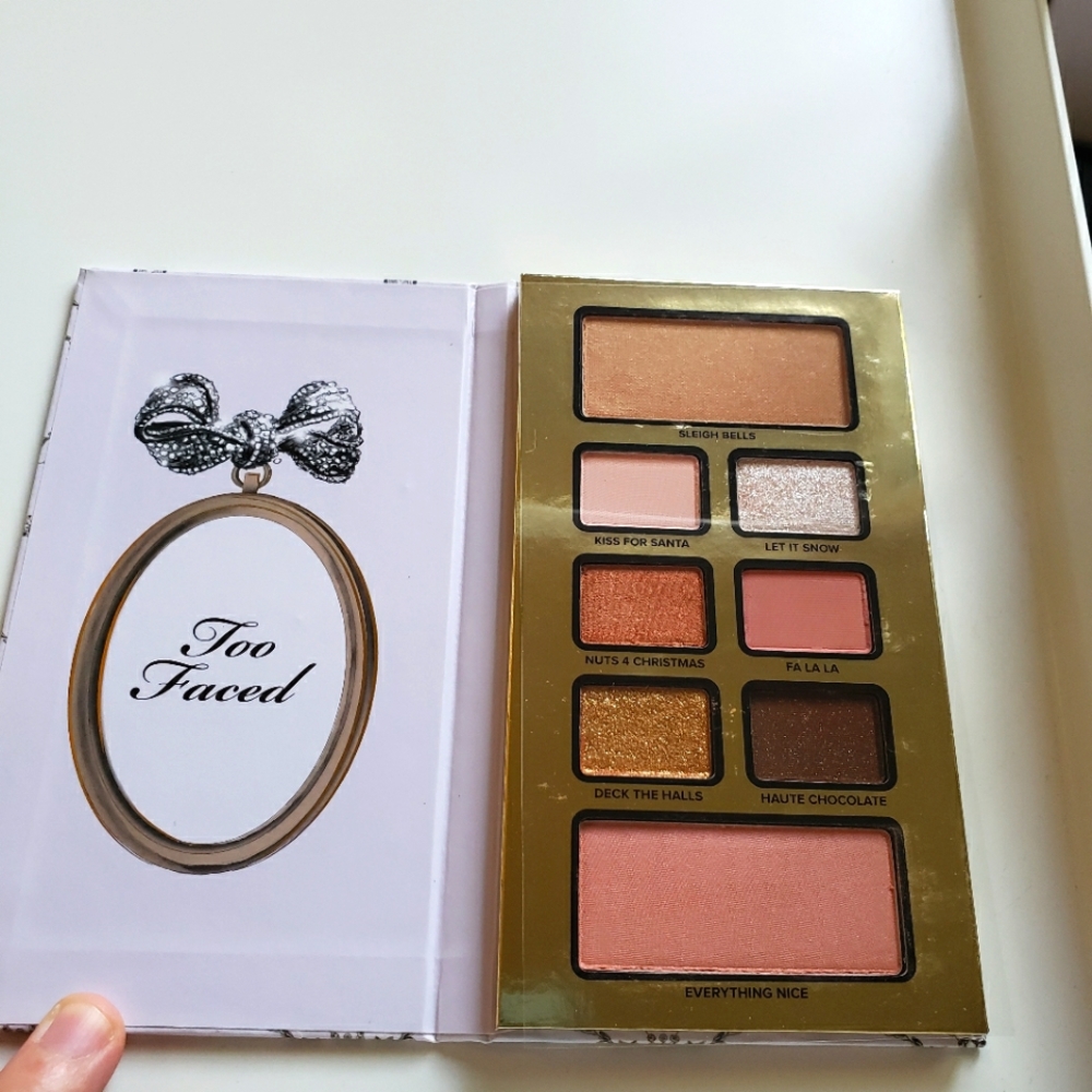 Too Faced Enchanted Wonderland eyeshadow collection - Picture 10 of 13
